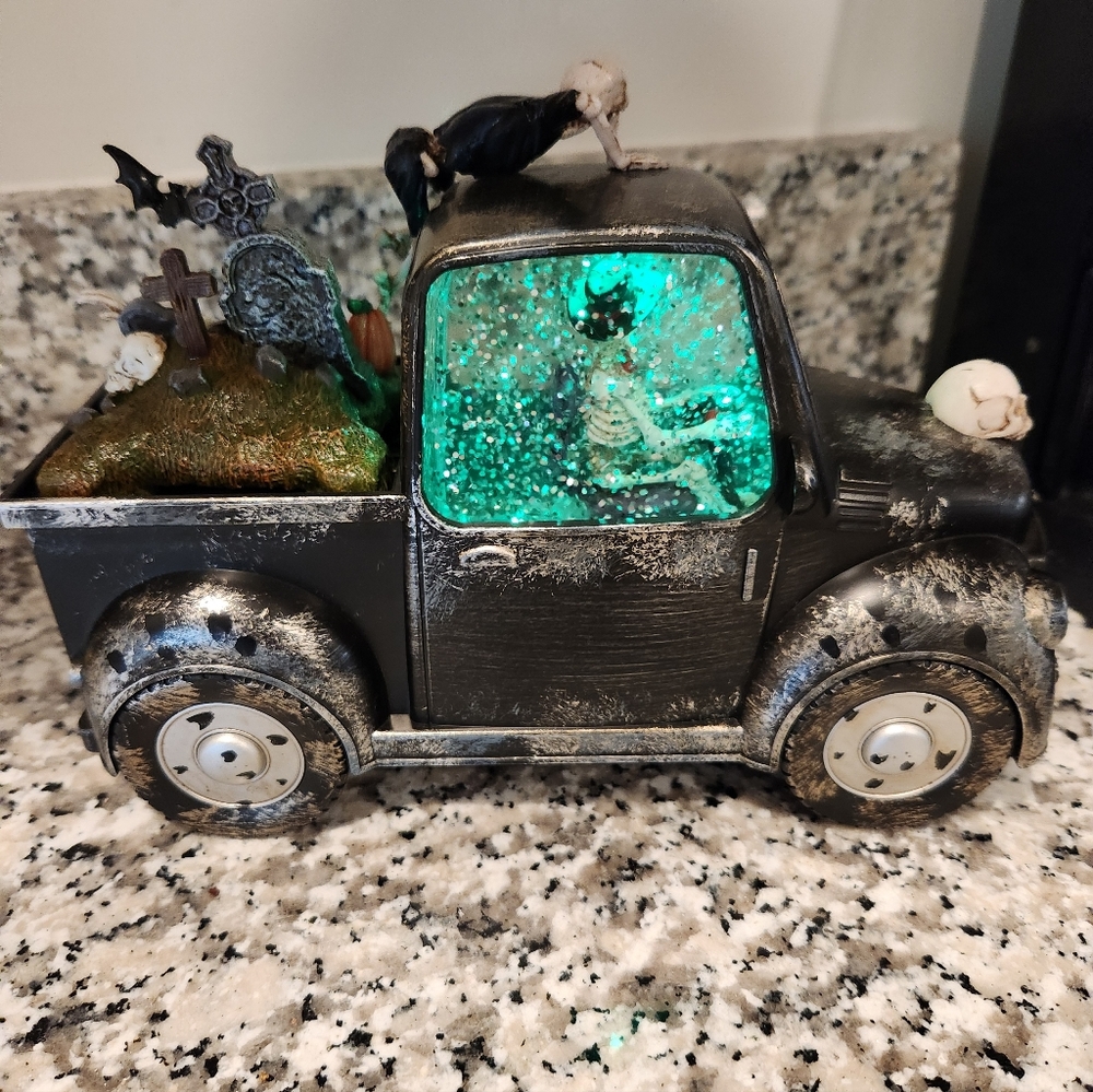 Cracker Barrel Halloween Skeleton Snow Globe Truck. New - Picture 5 of 6
